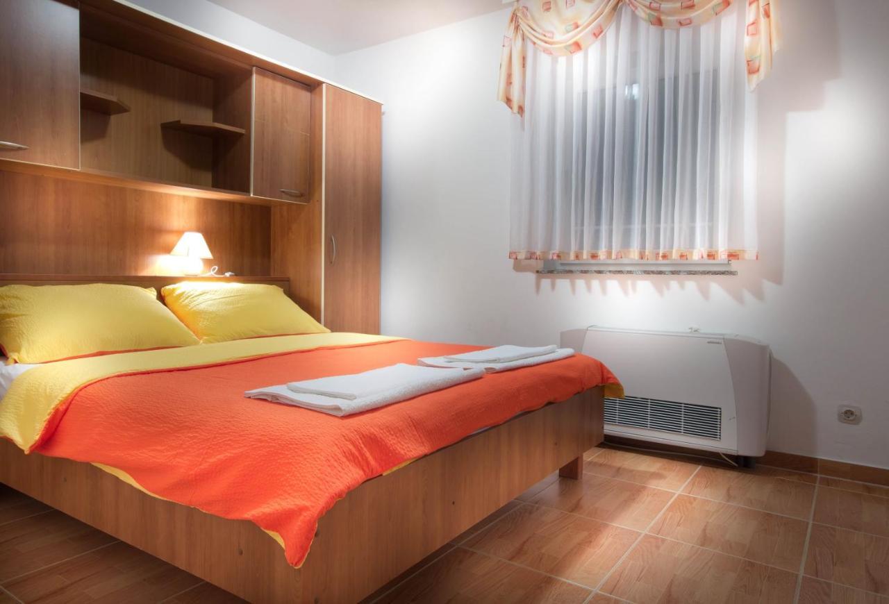 Guest house Apartmani Vila Caska
