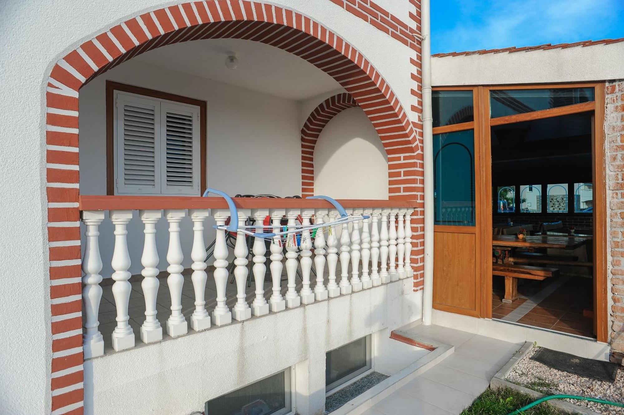 Guest house Apartmani Vila Caska 3*